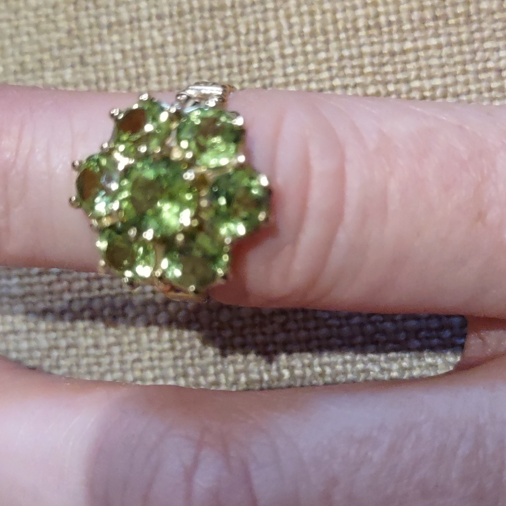 Peridot ring set in 10kt yellow gold - Picture 3 of 12